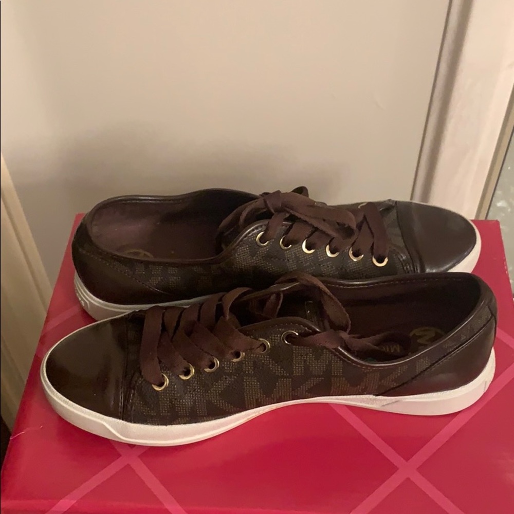 Casual Sneaker - Picture 3 of 3